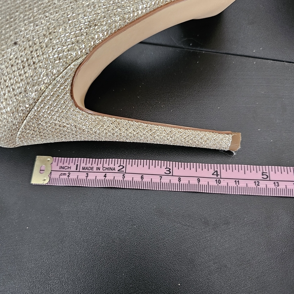 Betsey Johnson Gold Stiletto Heels Elegant Formal Shoes - Picture 5 of 10